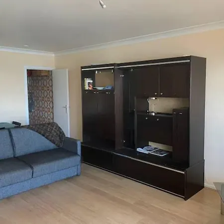 Daire Stunning 1-bed In Beach-view *